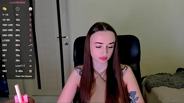 Snapshot of Kimmberr chatting on 12/17/25, 02:05 Kimmberr online show from 12/17/25, 02:05