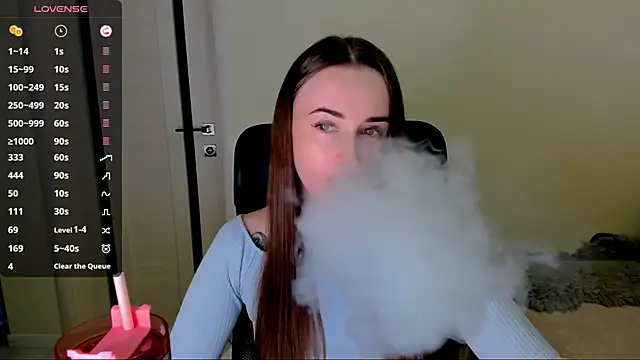 Snapshot of Kimmberr chatting on 10/21/25, 03:39 Kimmberr online show from 10/21/25, 03:39