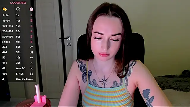 Snapshot of Kimmberr chatting on 12/01/25, 04:02 Kimmberr online show from 12/01/25, 04:02