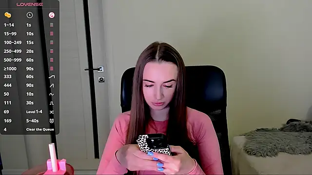 Snapshot of Kimmberr chatting on 10/28/25, 06:56 Kimmberr online show from 10/28/25, 06:56