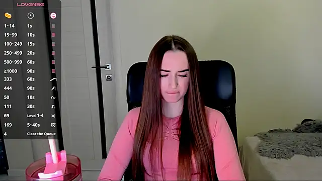 Snapshot of Kimmberr chatting on 10/24/25, 04:44 Kimmberr online show from 10/24/25, 04:44