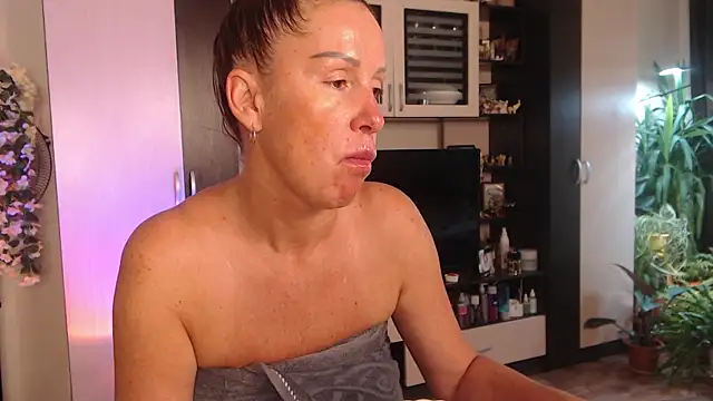 SheilaRyan online show from 10/12/25, 04:58