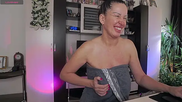 SheilaRyan online show from 03/22/26, 06:04