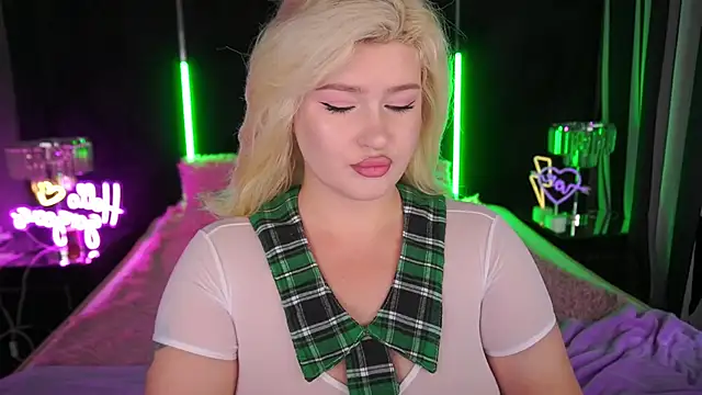 CocoSecretss online show from 10/18/25, 07:21