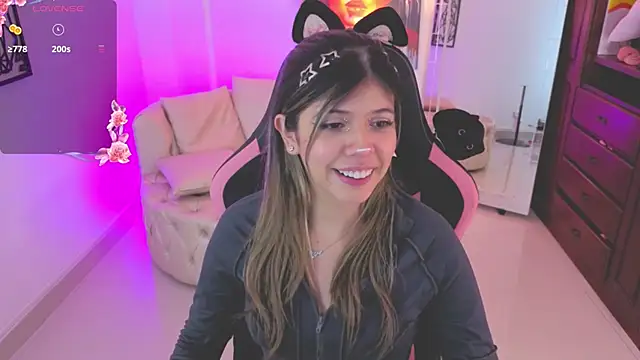 NATAASHA    online show from 11/28/25, 03:39