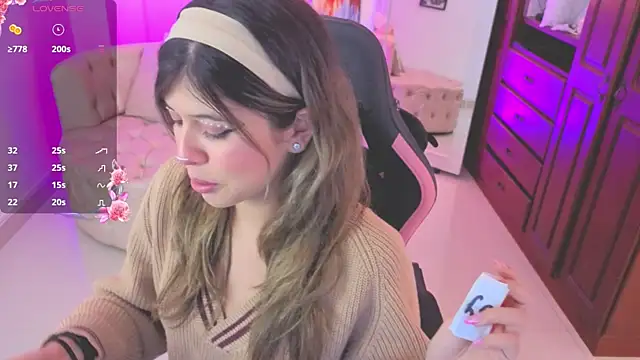 NATAASHA    online show from 11/10/25, 03:22