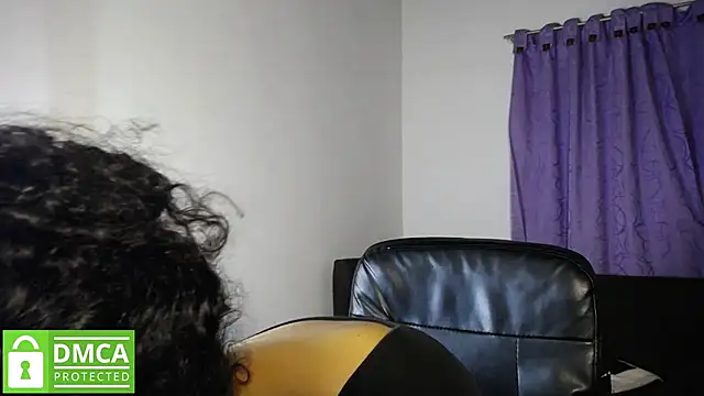 Snapshot of Mr_MrsCurie chatting on 10/10/25, 10:43 Mr MrsCurie online show from 10/10/25, 10:43