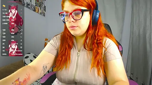 Snapshot of lucie_nicolls chatting on 03/10/25, 08:23 lucie nicolls online show from 03/10/25, 08:23