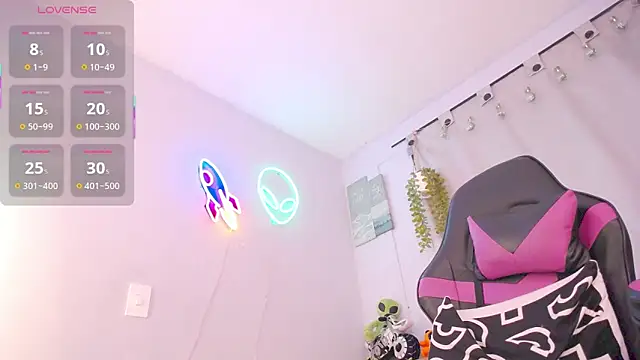 lucie nicolls online show from 12/05/25, 08:28