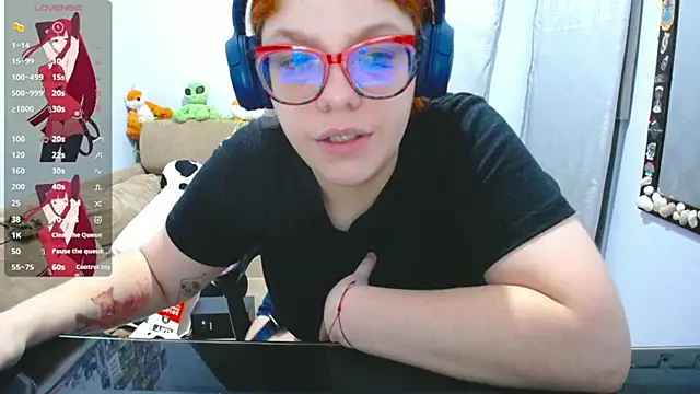 Snapshot of lucie_nicolls chatting on 03/09/25, 01:04 lucie nicolls online show from 03/09/25, 01:04