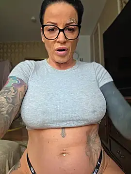 EmilyDiazofficial online show from 05/20/26, 12:57