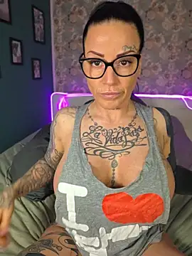 EmilyDiazofficial online show from 04/24/26, 08:16