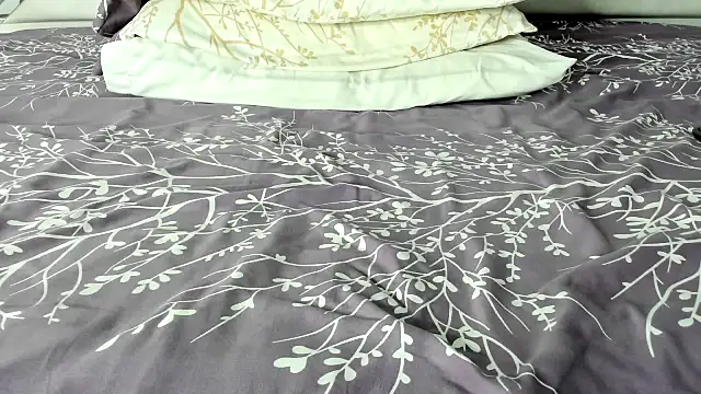 Snapshot of maybelline69 chatting on 11/14/25, 10:02 maybelline69 online show from 11/14/25, 10:02