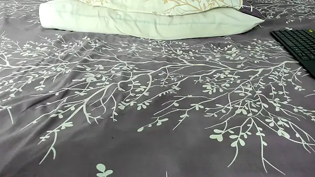 Snapshot of maybelline69 chatting on 10/29/25, 09:58 maybelline69 online show from 10/29/25, 09:58