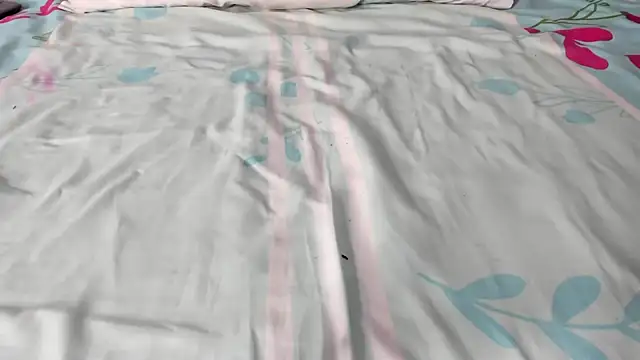 Snapshot of maybelline69 chatting on 10/04/25, 04:30 maybelline69 online show from 10/04/25, 04:30