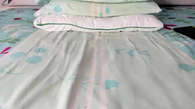 Snapshot of maybelline69 chatting on 11/24/25, 09:04 maybelline69 online show from 11/24/25, 09:04