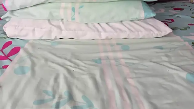 Snapshot of maybelline69 chatting on 12/16/25, 12:15 maybelline69 online show from 12/16/25, 12:15