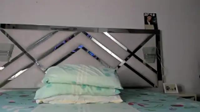 Snapshot of maybelline69 chatting on 11/04/25, 09:29 maybelline69 online show from 11/04/25, 09:29