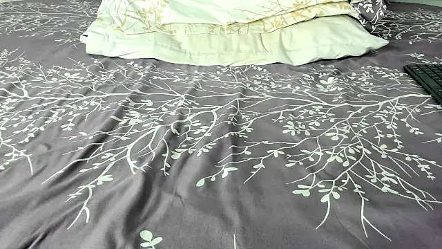 Snapshot of maybelline69 chatting on 10/29/25, 09:52 maybelline69 online show from 10/29/25, 09:52