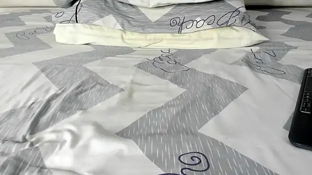 Snapshot of maybelline69 chatting on 10/25/25, 09:15 maybelline69 online show from 10/25/25, 09:15