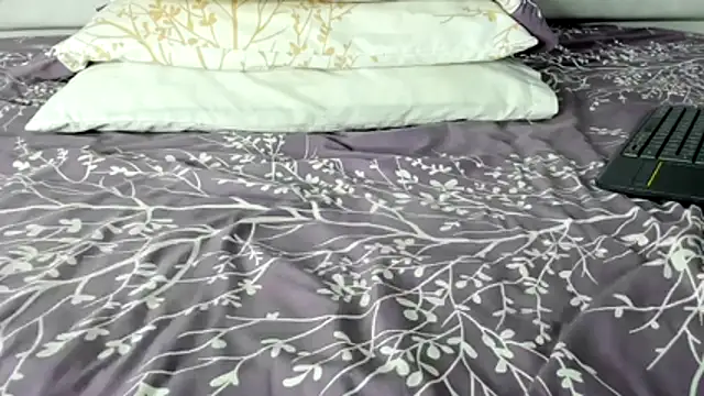 Snapshot of maybelline69 chatting on 11/17/25, 07:29 maybelline69 online show from 11/17/25, 07:29