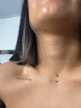 Snapshot of maybelline69 chatting on 10/04/25, 02:35 maybelline69 online show from 10/04/25, 02:35