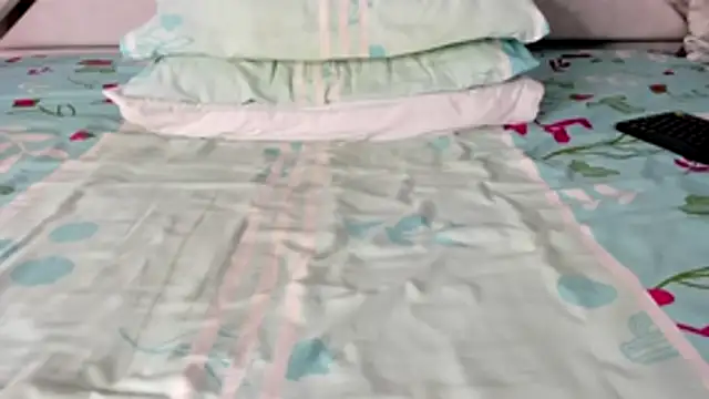 Snapshot of maybelline69 chatting on 11/26/25, 08:31 maybelline69 online show from 11/26/25, 08:31