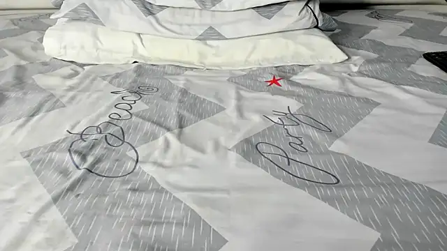 Snapshot of maybelline69 chatting on 10/20/25, 06:30 maybelline69 online show from 10/20/25, 06:30