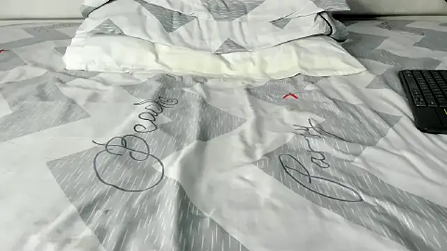 Snapshot of maybelline69 chatting on 10/21/25, 08:25 maybelline69 online show from 10/21/25, 08:25