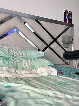 Snapshot of maybelline69 chatting on 10/14/25, 08:26 maybelline69 online show from 10/14/25, 08:26