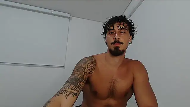 Snapshot of milkoffe chatting on 02/18/26, 09:55 milkoffe online show from 02/18/26, 09:55