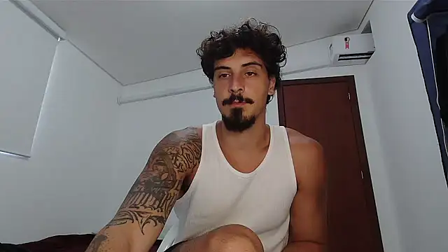 Snapshot of milkoffe chatting on 02/10/26, 02:38 milkoffe online show from 02/10/26, 02:38