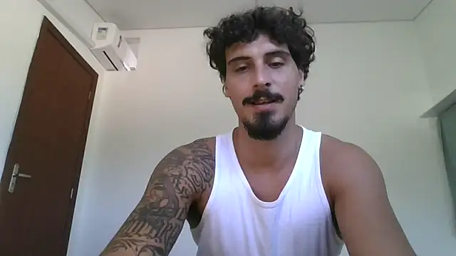 Snapshot of milkoffe chatting on 02/02/26, 01:10 milkoffe online show from 02/02/26, 01:10