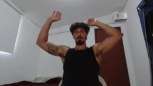 Snapshot of milkoffe chatting on 02/13/26, 01:55 milkoffe online show from 02/13/26, 01:55