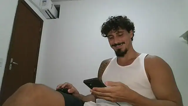 Snapshot of milkoffe chatting on 02/02/26, 01:04 milkoffe online show from 02/02/26, 01:04