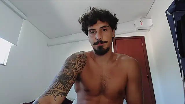 Snapshot of milkoffe chatting on 02/11/26, 01:44 milkoffe online show from 02/11/26, 01:44