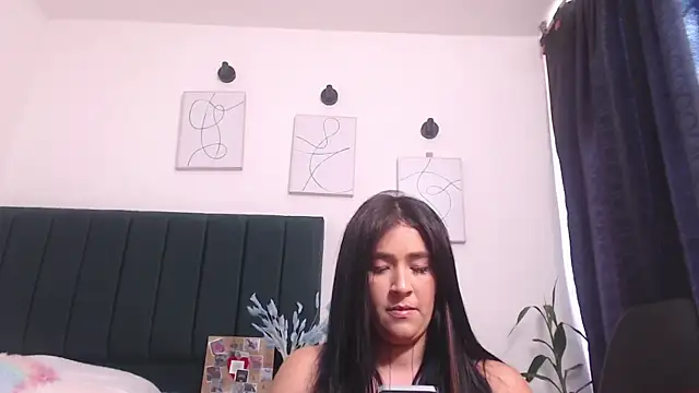 Snapshot of NicollColeman chatting on 10/15/25, 04:15 NicollColeman online show from 10/15/25, 04:15