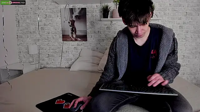 Snapshot of CalvinOwens chatting on 03/09/25, 03:43 CalvinOwens online show from 03/09/25, 03:43