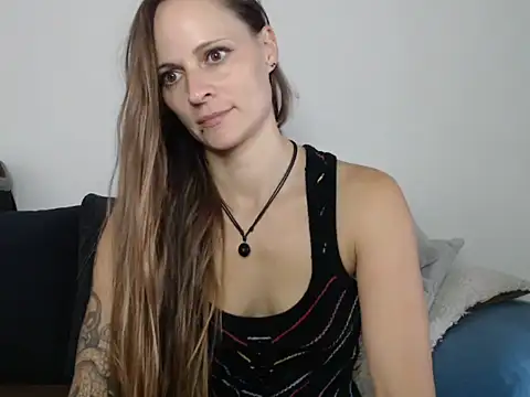 naikah714 online show from 10/27/25, 12:17