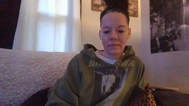 SidneyRaee online show from 11/02/25, 03:17