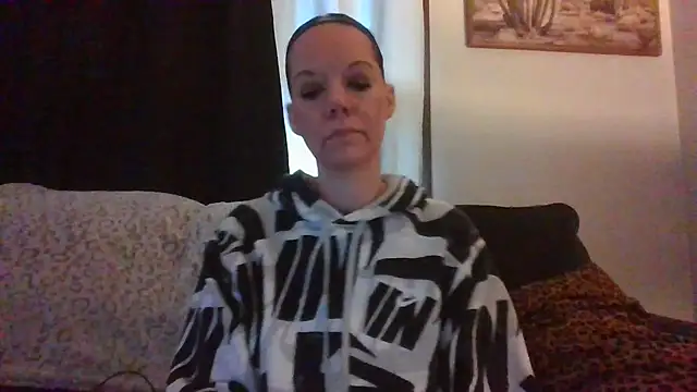 SidneyRaee online show from 10/11/25, 04:19