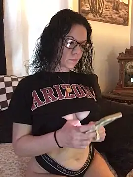 SidneyRaee online show from 12/16/25, 03:49