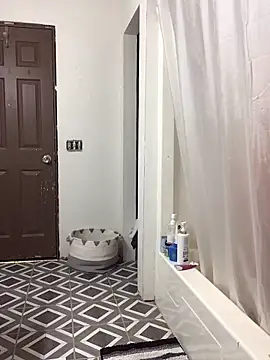 SidneyRaee online show from 10/18/25, 12:18