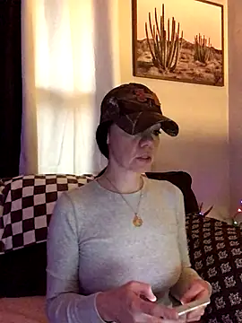 SidneyRaee online show from 11/25/25, 06:19