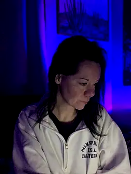 SidneyRaee online show from 11/10/25, 11:37