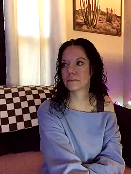 SidneyRaee online show from 11/12/25, 05:17