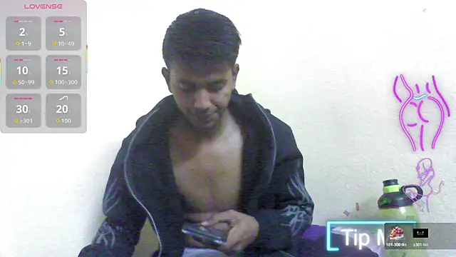 Snapshot of just_fucks chatting on 12/17/25, 07:19 just fucks online show from 12/17/25, 07:19