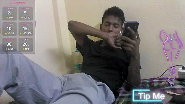 Snapshot of just_fucks chatting on 12/13/25, 08:04 just fucks online show from 12/13/25, 08:04