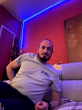 Snapshot of Denislamalice34 chatting on 11/19/25, 09:26 Denislamalice34 online show from 11/19/25, 09:26