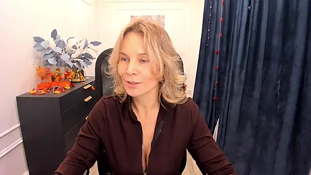 Snapshot of Sinty_Devis chatting on 10/29/25, 11:31 Sinty Devis online show from 10/29/25, 11:31